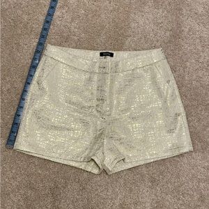 NWT VERTY Gold Textured Shorts Size Large